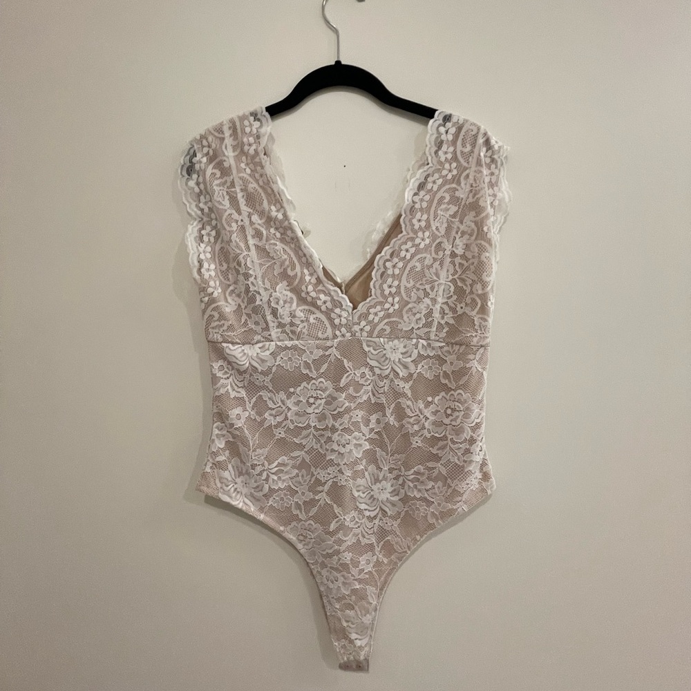 Lace bodysuit, white and cream, size L, NWT